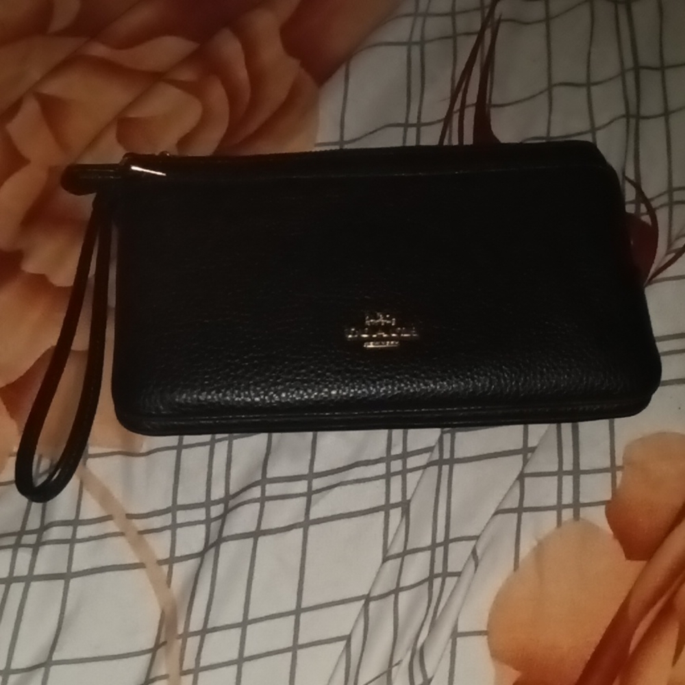 I m selling a a real Coach wallet